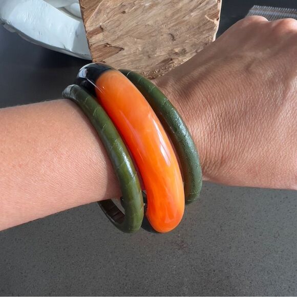 Marc Jacobs Chunky Resin and Leather Bangle Set - Picture 7 of 7